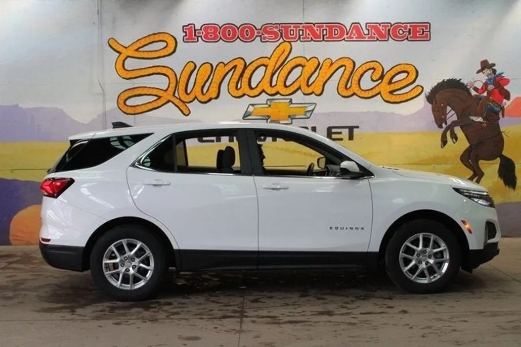 2022 Chevrolet Equinox LT photo 1