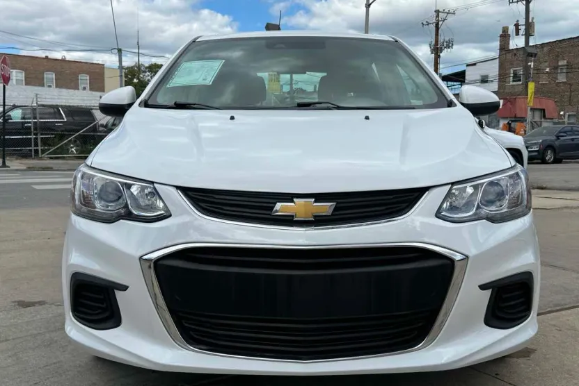 2019 Chevrolet Sonic LT photo 1