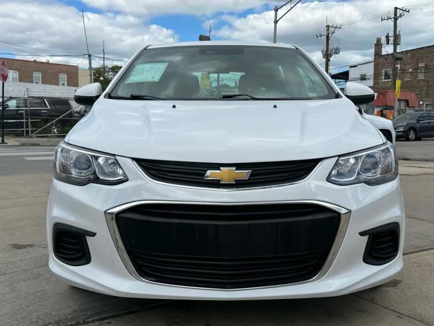 2019 Chevrolet Sonic LT photo 1