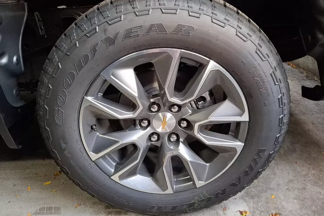 2026 Chevrolet Silverado 1500 LT photo 1