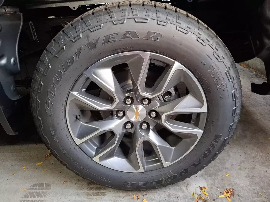 2026 Chevrolet Silverado 1500 LT photo 1