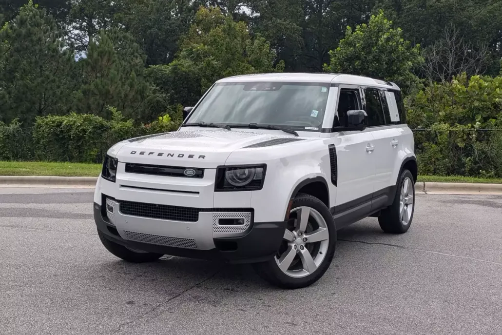 2024 Land Rover Defender 110 SE photo 1