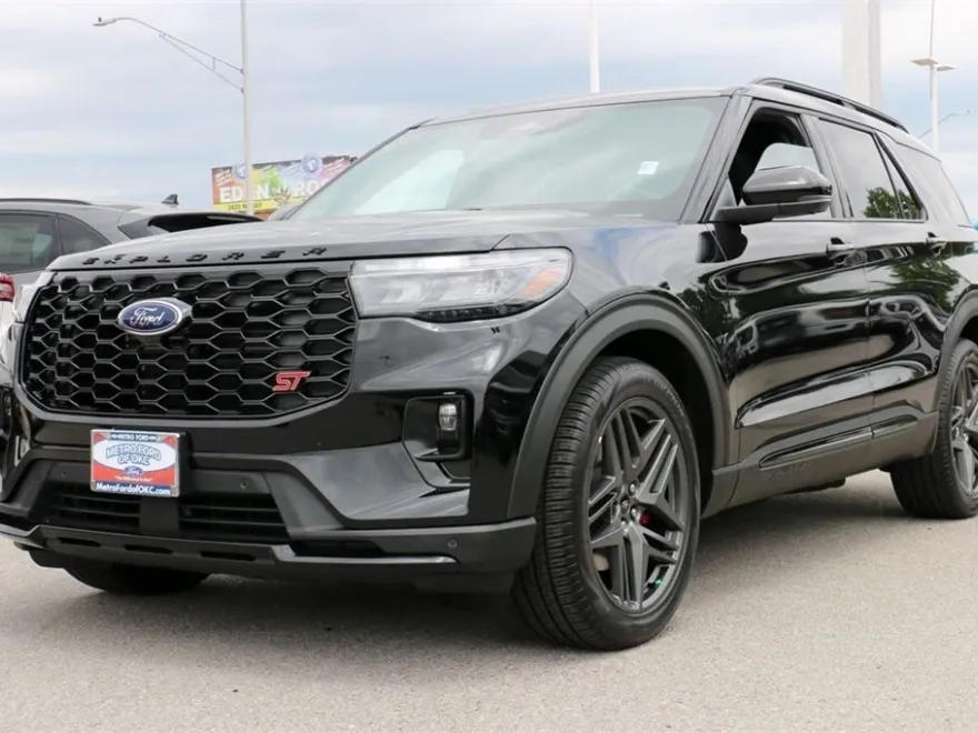 2025 Ford Explorer ST photo 1