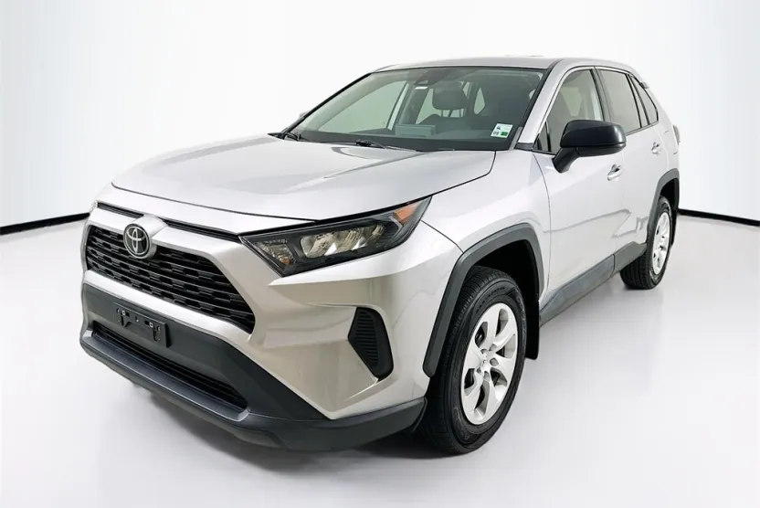 2022 Toyota RAV4 LE photo 1