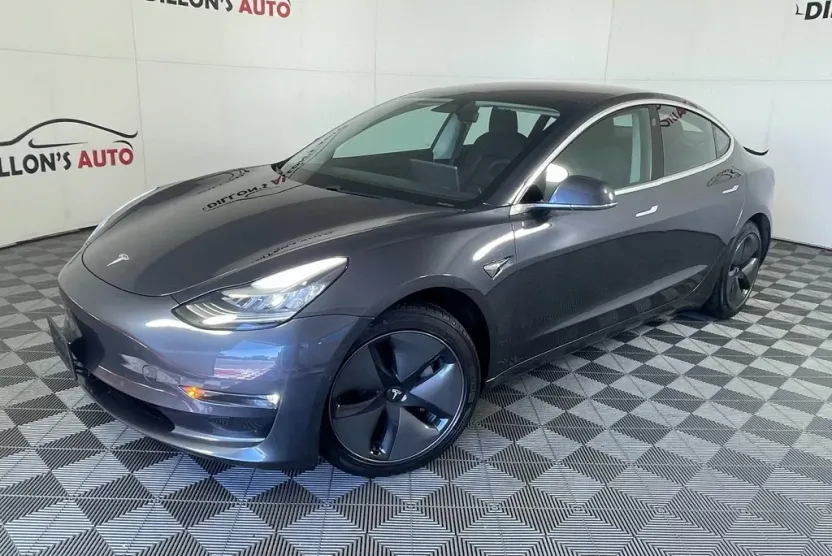2018 Tesla Model 3 Long Range photo 1