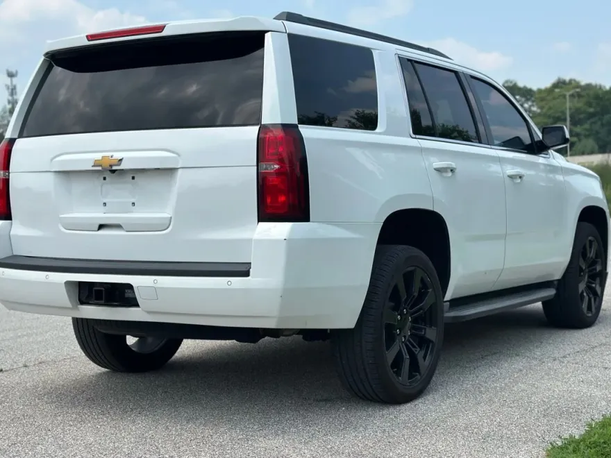 2019 Chevrolet Tahoe LT photo 1