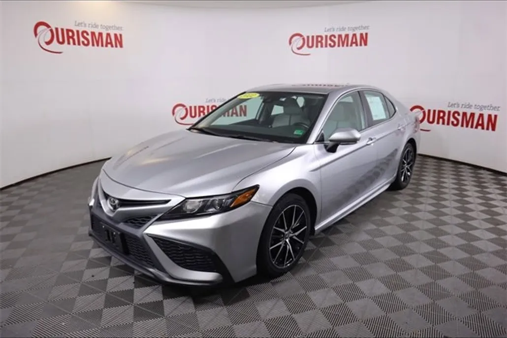 2022 Toyota Camry SE photo 1