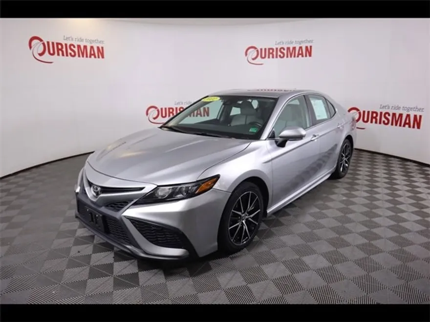 2022 Toyota Camry SE photo 1