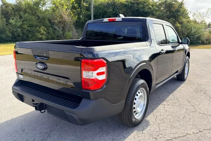 2025 Ford Maverick XL photo 1
