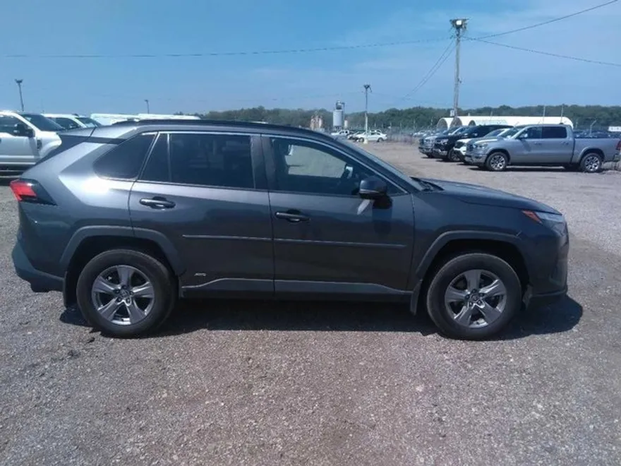 2022 Toyota RAV4 Hybrid XLE photo 1