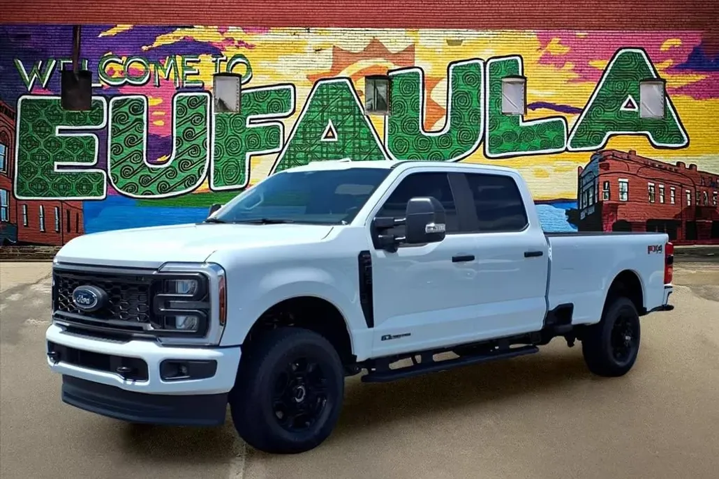 2025 Ford F-350 photo 1