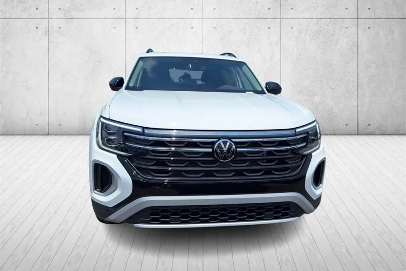 2025 Volkswagen Atlas SE Technology Peak Edition photo 1