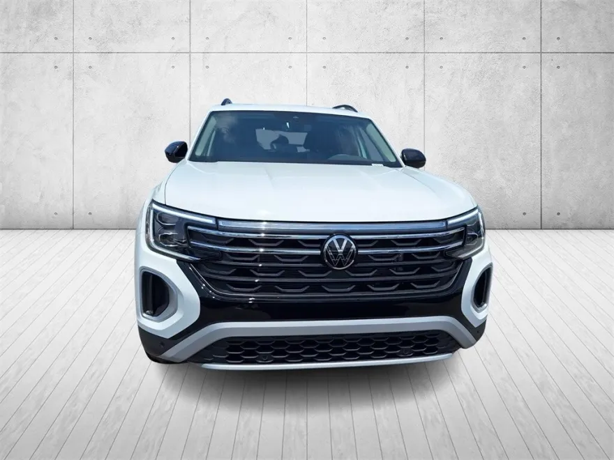 2025 Volkswagen Atlas SE Technology Peak Edition photo 1