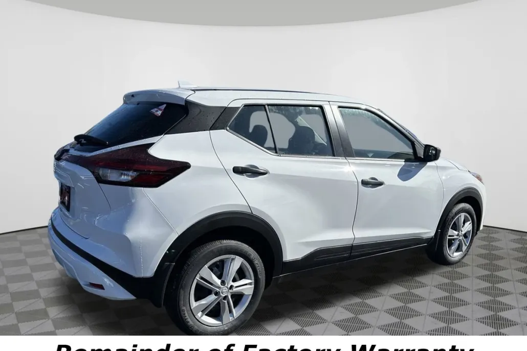 2025 Nissan Kicks Play S photo 1