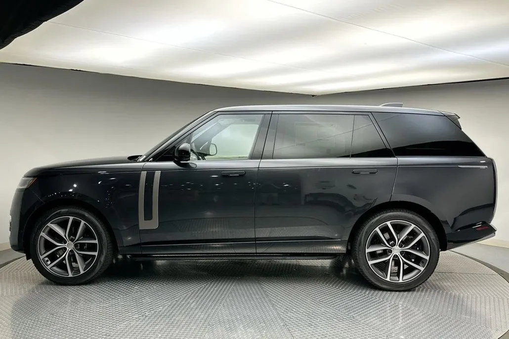 2025 Land Rover Range Rover SE photo 1