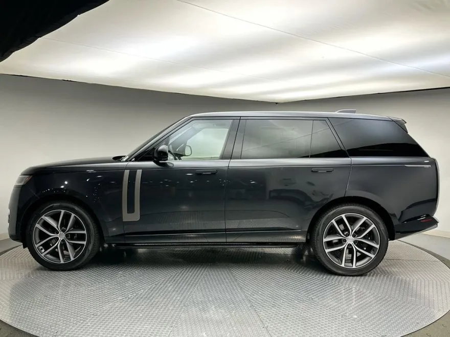 2025 Land Rover Range Rover SE photo 1