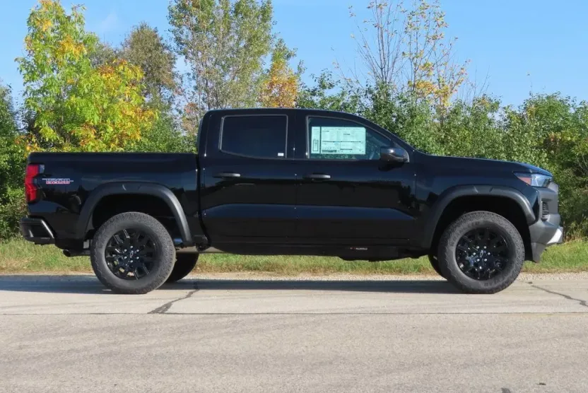 2026 Chevrolet Colorado Trail Boss photo 1