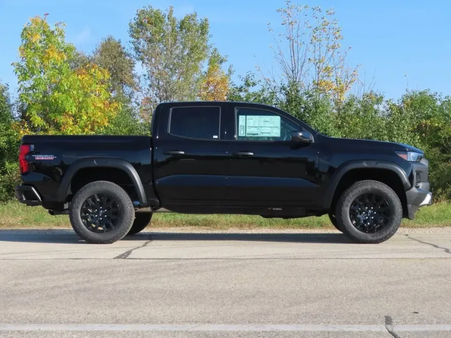 2026 Chevrolet Colorado Trail Boss photo 1