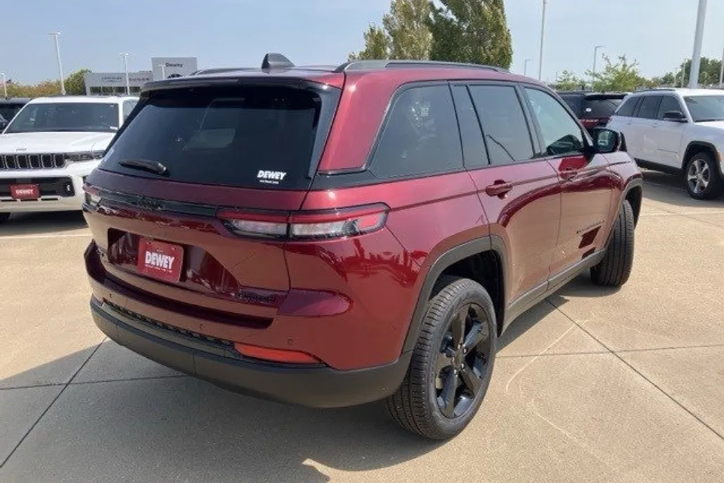 2025 Jeep Grand Cherokee Limited photo 1
