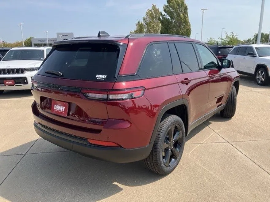 2025 Jeep Grand Cherokee Limited photo 1