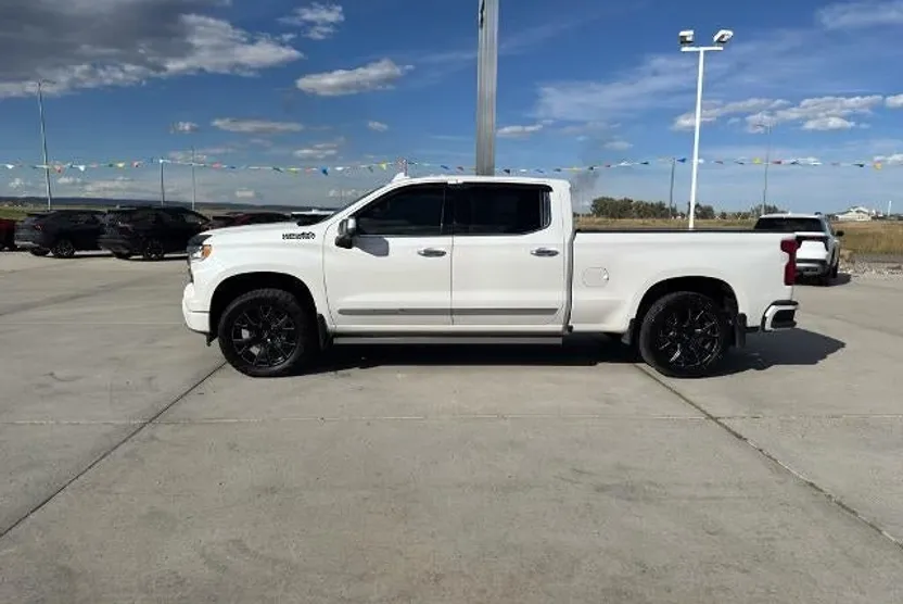 2023 Chevrolet Silverado 1500 High Country photo 1