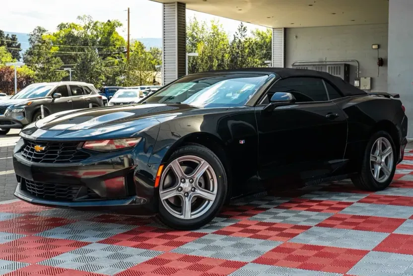 2021 Chevrolet Camaro 1LT photo 1