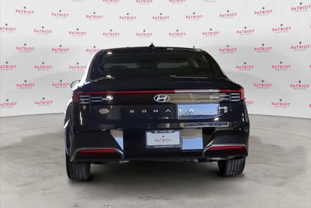 2025 Hyundai Sonata SEL photo 1