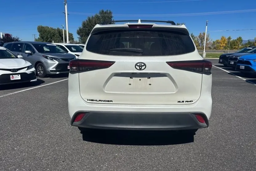 2021 Toyota Highlander XLE photo 1