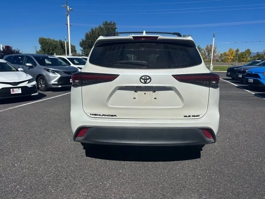 2021 Toyota Highlander XLE photo 1