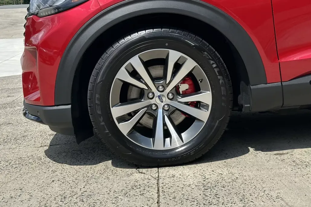 2025 Ford Explorer ST photo 1