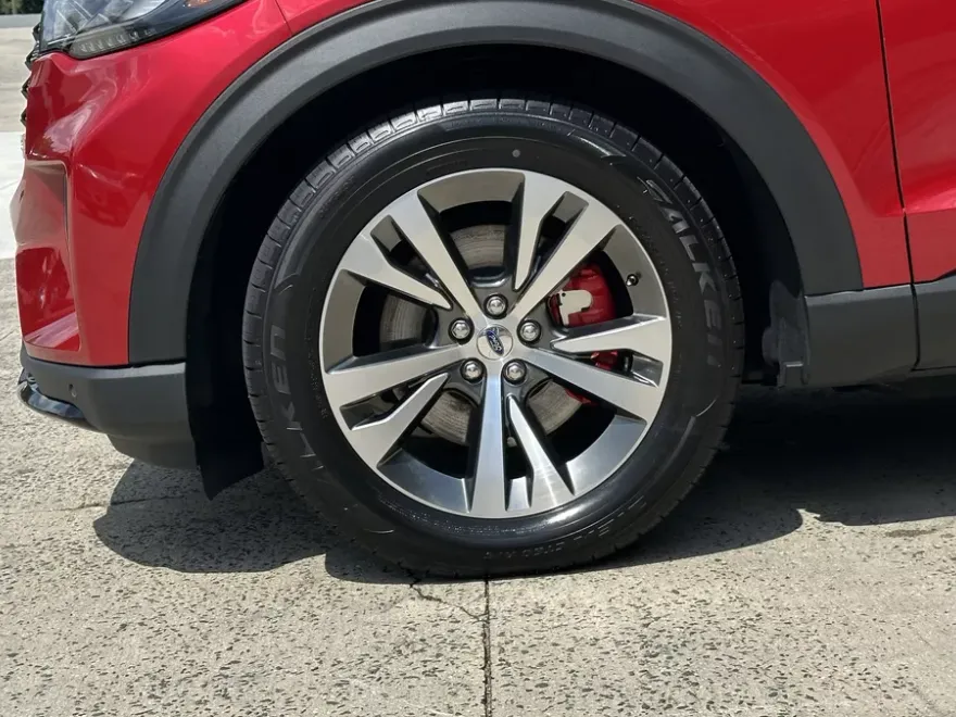 2025 Ford Explorer ST photo 1
