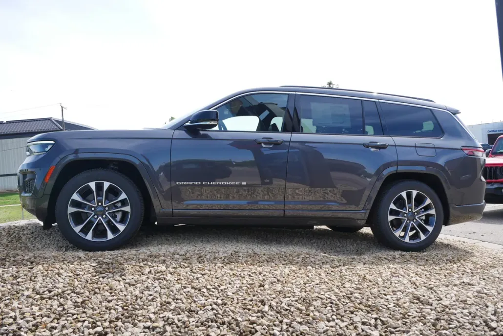2025 Jeep Grand Cherokee Overland photo 1