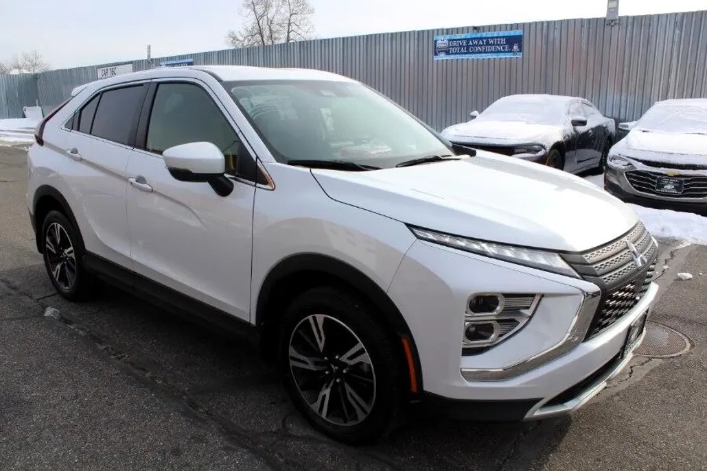 2023 Mitsubishi Eclipse Cross SE photo 1