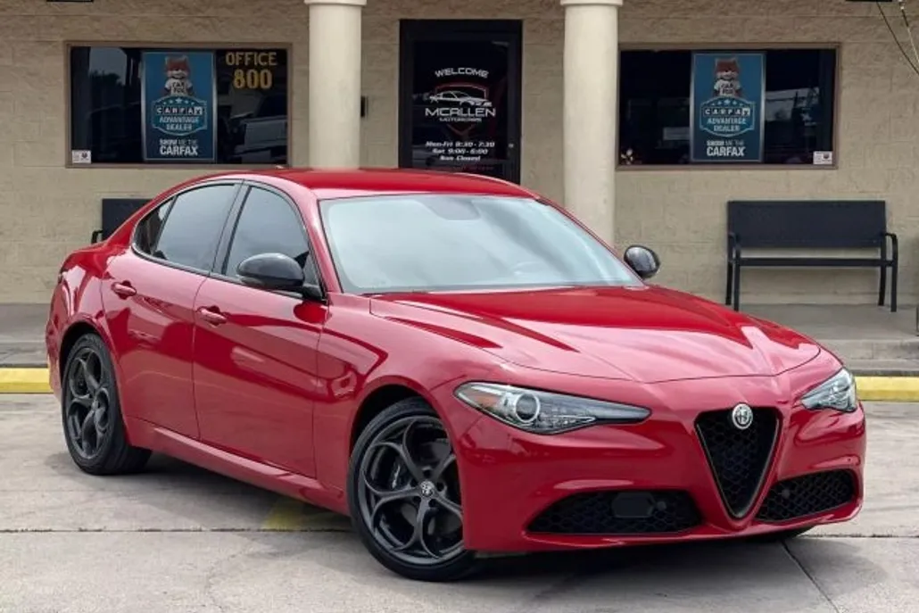2018 Alfa Romeo Giulia photo 1