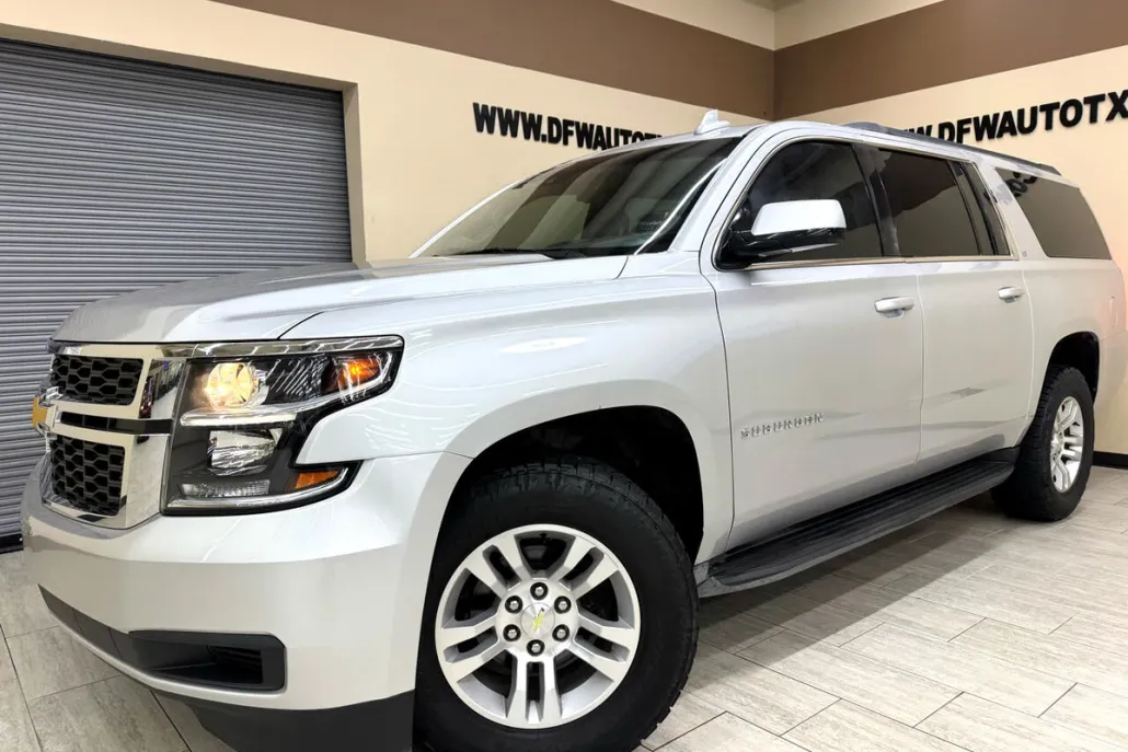 2015 Chevrolet Suburban LT 1500 photo 1