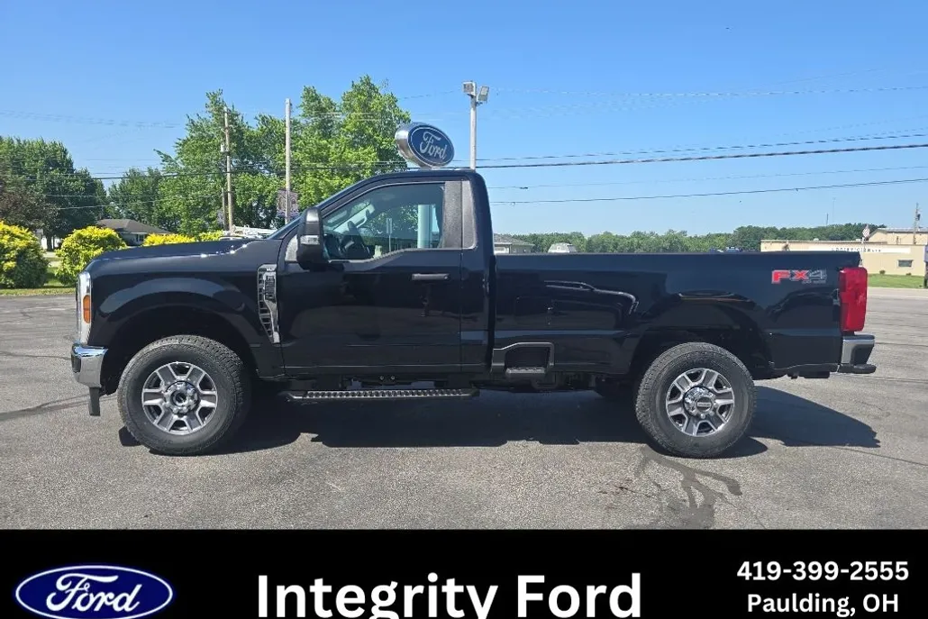 2025 Ford F-350 XLT photo 1