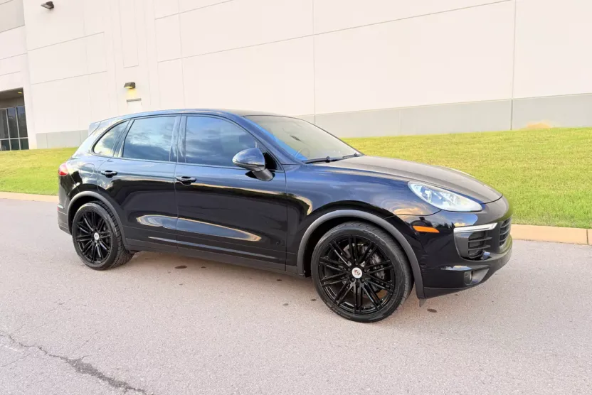 2016 Porsche Cayenne photo 1