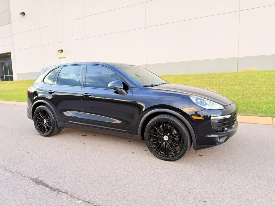 2016 Porsche Cayenne photo 1