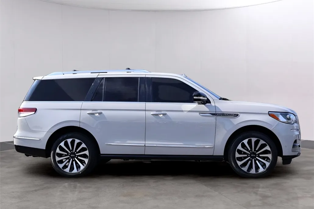 2024 Lincoln Navigator Reserve photo 1