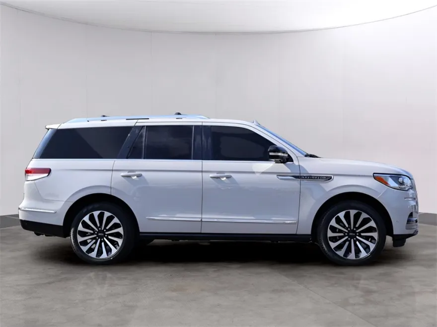 2024 Lincoln Navigator Reserve photo 1