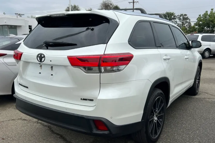 2019 Toyota Highlander Limited photo 1