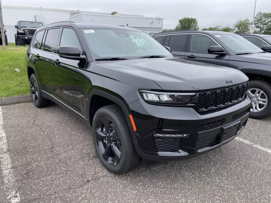 2025 Jeep Grand Cherokee Limited photo 1