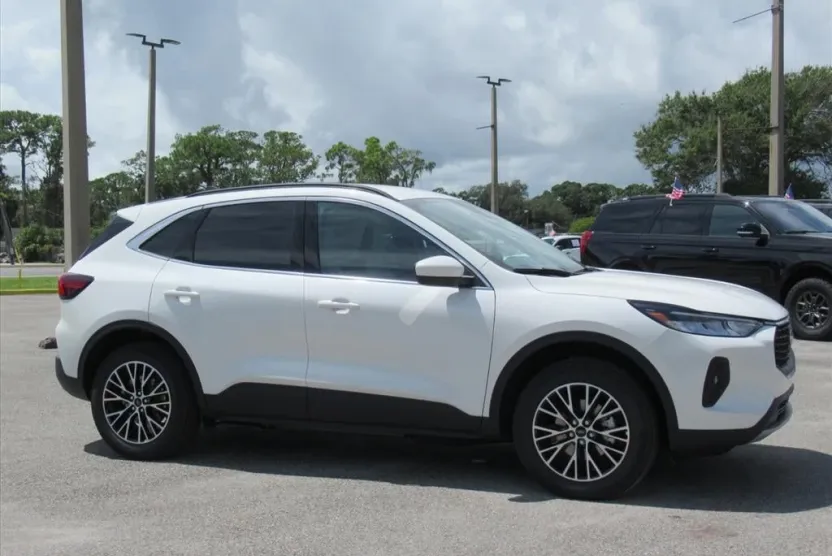 2025 Ford Escape Plug-In Hybrid photo 1