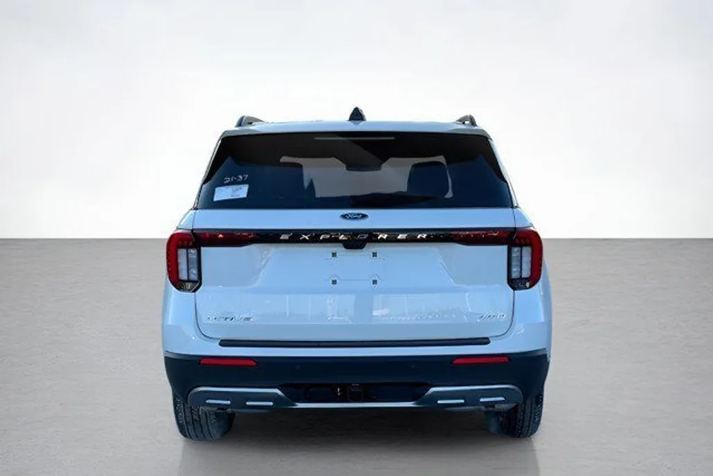 2025 Ford Explorer photo 1