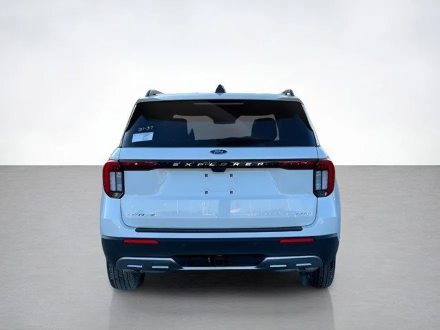 2025 Ford Explorer photo 1