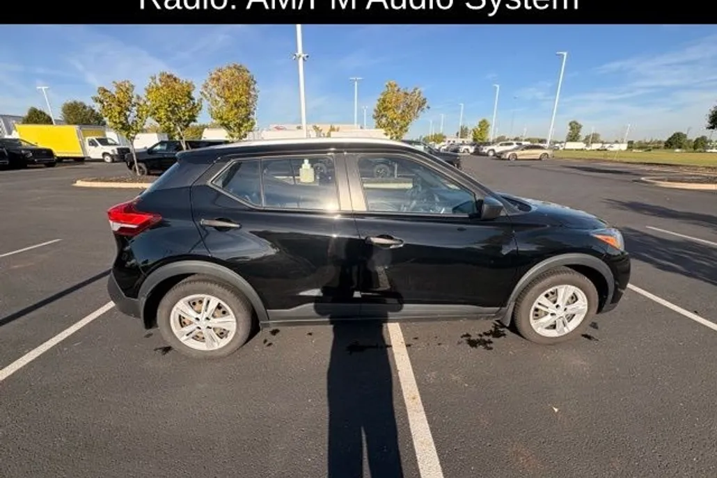 2019 Nissan Kicks S photo 1