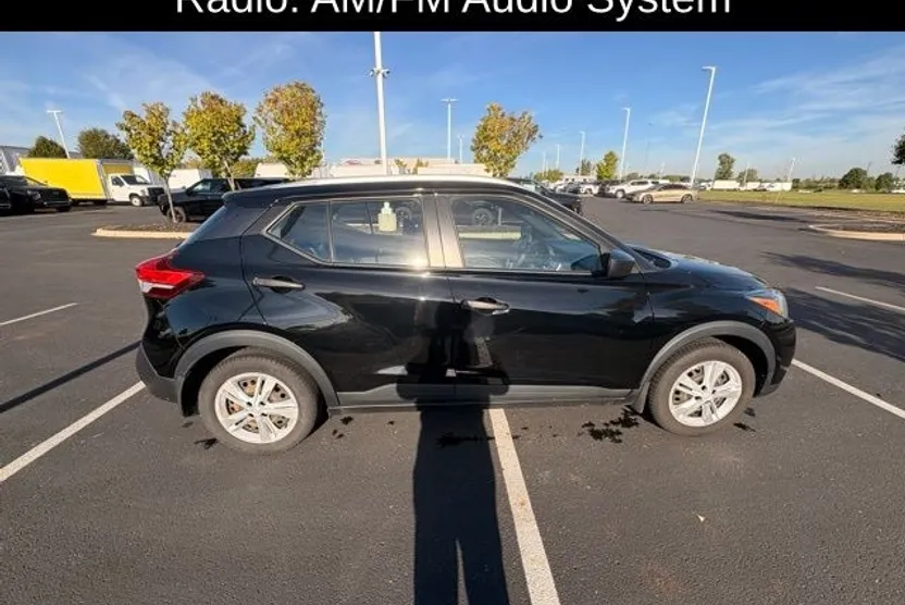 2019 Nissan Kicks S photo 1
