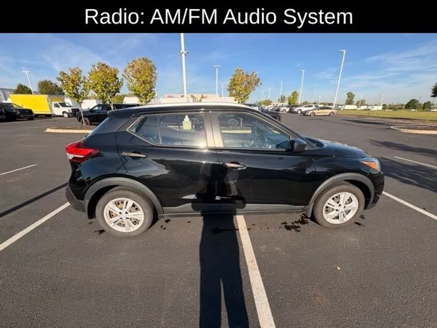 2019 Nissan Kicks S photo 1