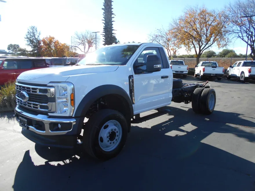 2024 Ford F-600 photo 1