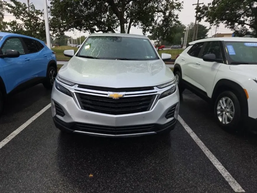 2022 Chevrolet Equinox LT photo 1